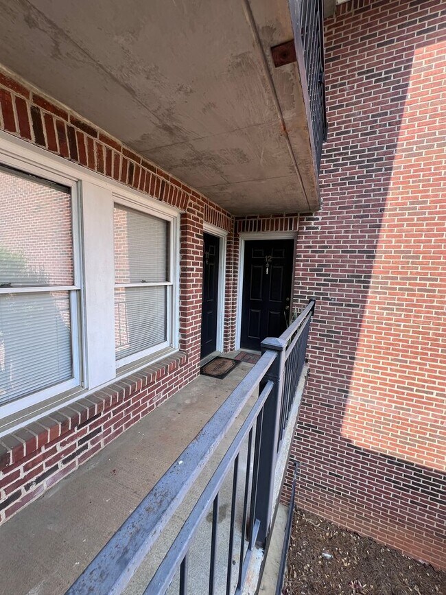 Building Photo - 449 Harper Ave