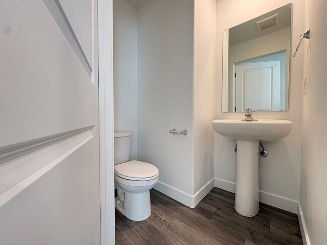 Building Photo - FOUR BED HOME AVAILABLE NOW