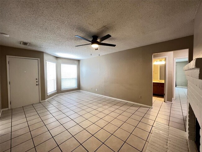 Building Photo - 13355 Water Oak Ln