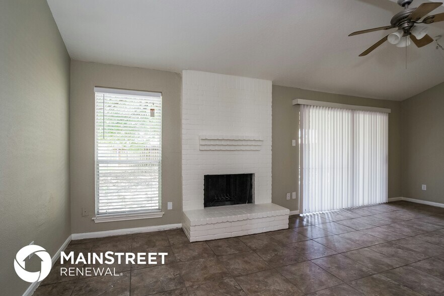 Building Photo - 24111 Spring Gum Dr