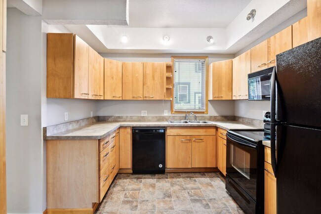 Building Photo - 206 E 27th St