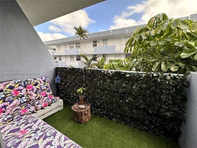 Building Photo - 1801 S Treasure Dr