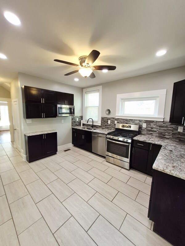 Building Photo - 2723 Fendall Ave