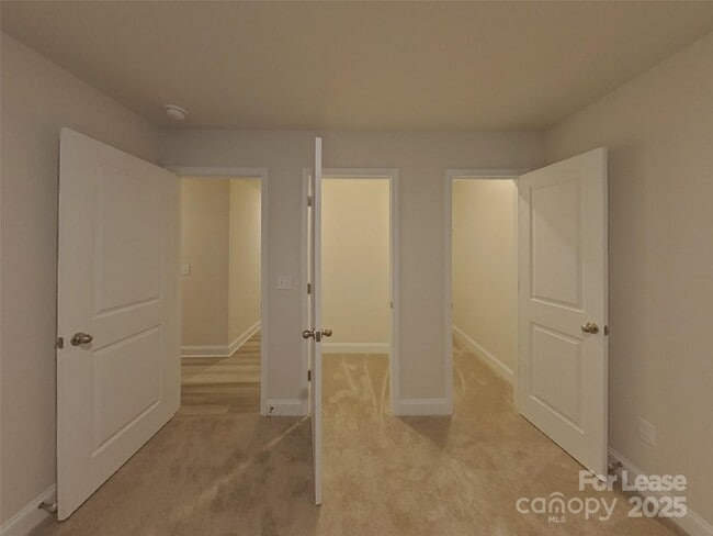 Building Photo - 137 Queenshall Rd