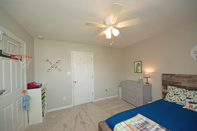 Building Photo - 930 Commons Dr N