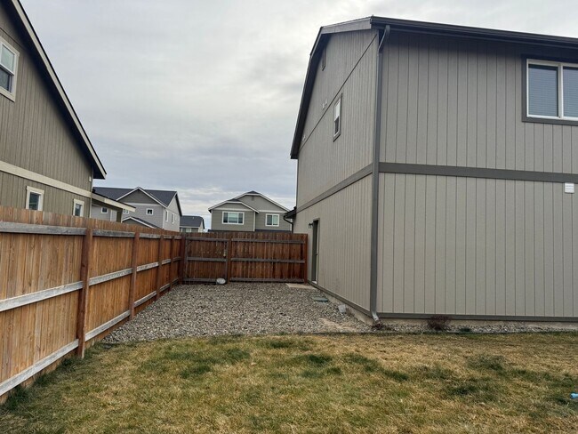 Building Photo - Spacious Vista View Home for Lease