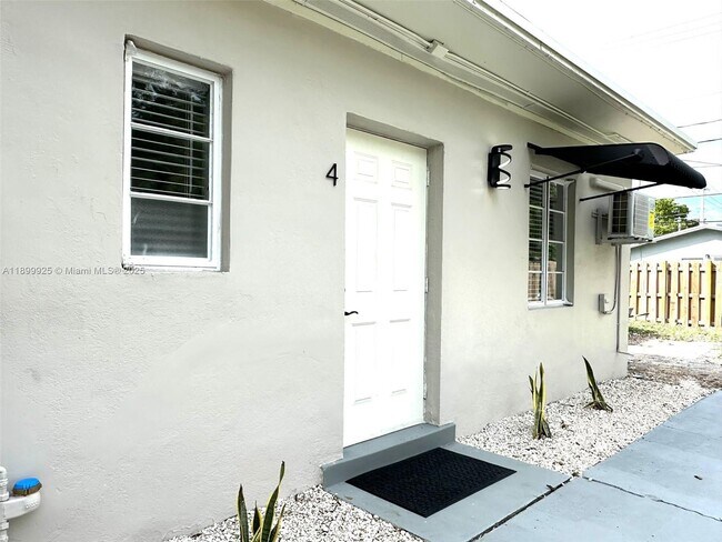 Primary Photo - 401 SE 14th Ct