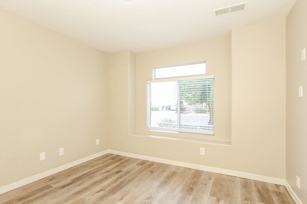 Building Photo - 8413 W Bluefield Ave