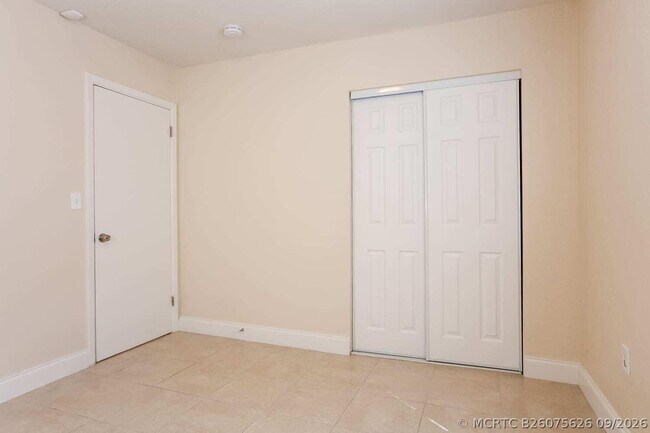 Building Photo - 441 Dionne Dr