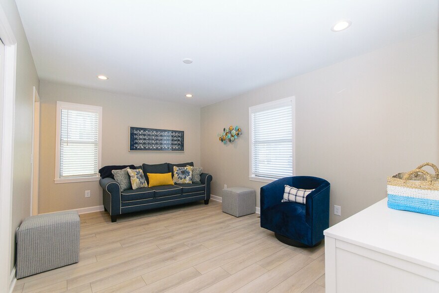 2nd bedroom with pullout sofa - 586 Townhomes Pl