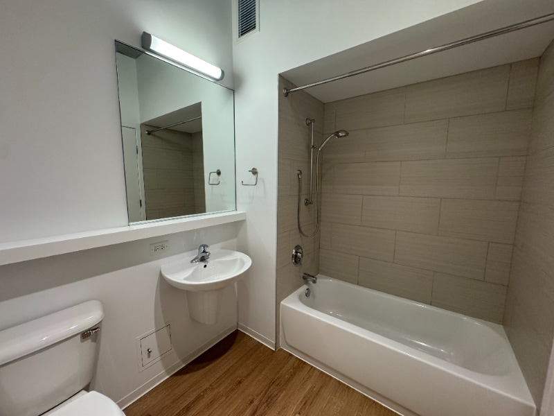 Building Photo - 1601 W Division St