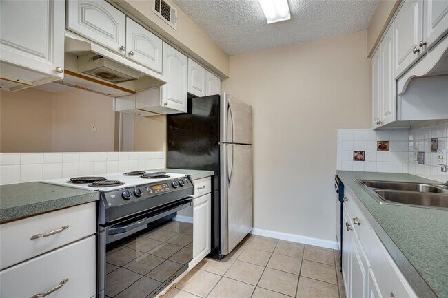 Building Photo - 500 E Riverside Dr