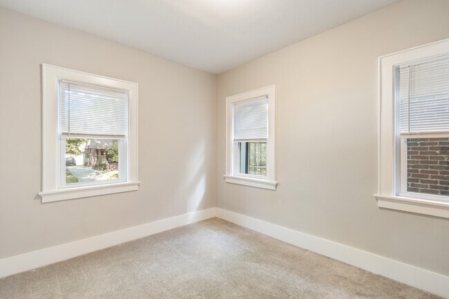 Building Photo - 834 N 70th St