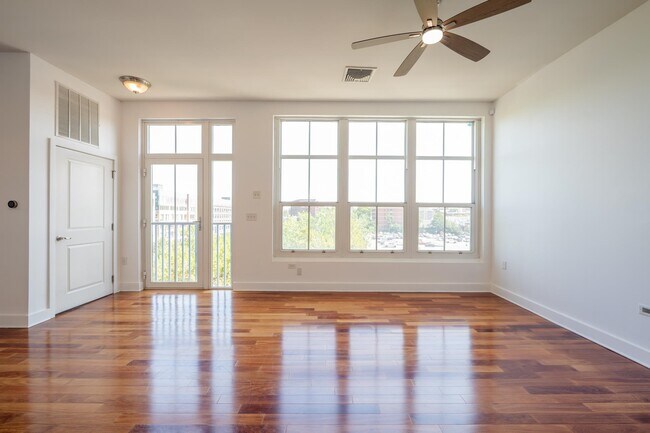 Primary Photo - 55 Mallory Ave