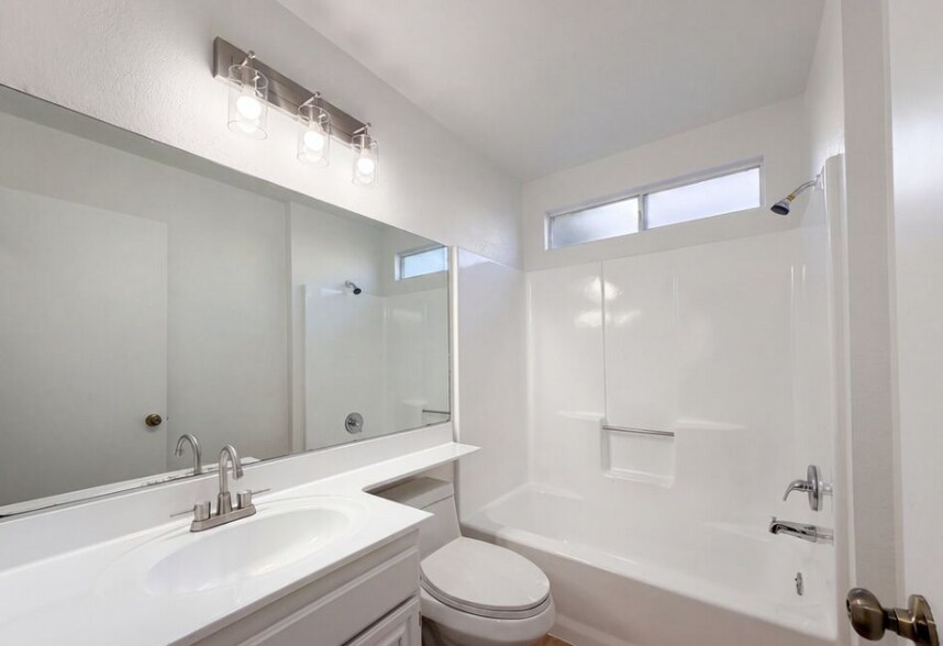 Building Photo - 2553 E Ave J 4