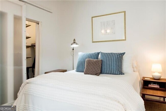 Building Photo - 620 Glen Iris Dr NE