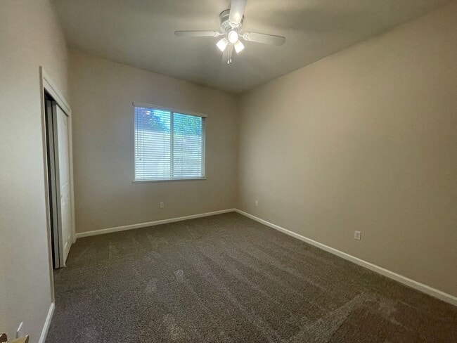 Building Photo - Senior Community for those 55+ Large 2 bedroom, 2 bath with bonus room!  All modern amenities!