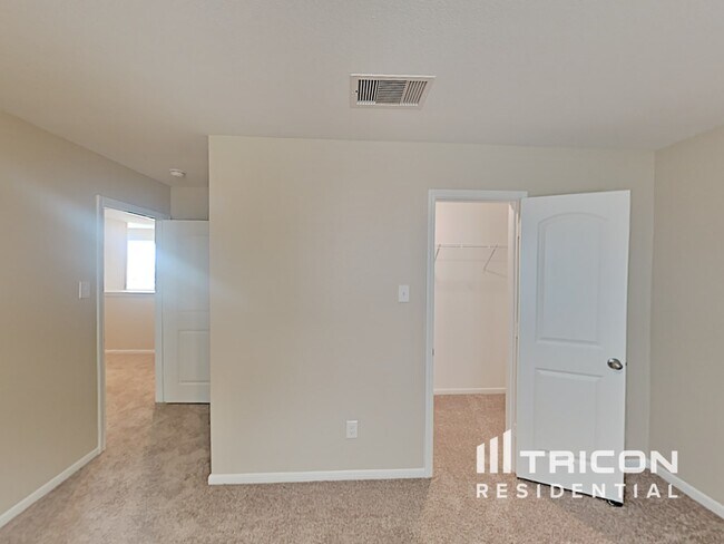 Building Photo - 504 Red Dusk Paint Dr