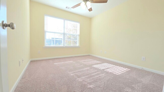 Building Photo - 3 Bedroom, 2.5 bath townhome in Creekside of Richmond Hill