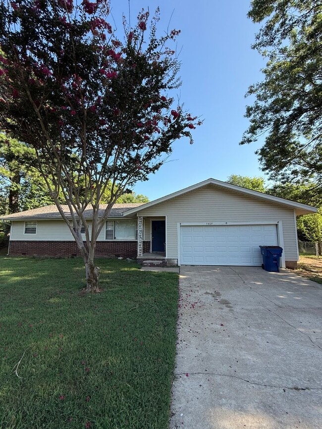 Primary Photo - $2000 MOVE-IN SPECIAL