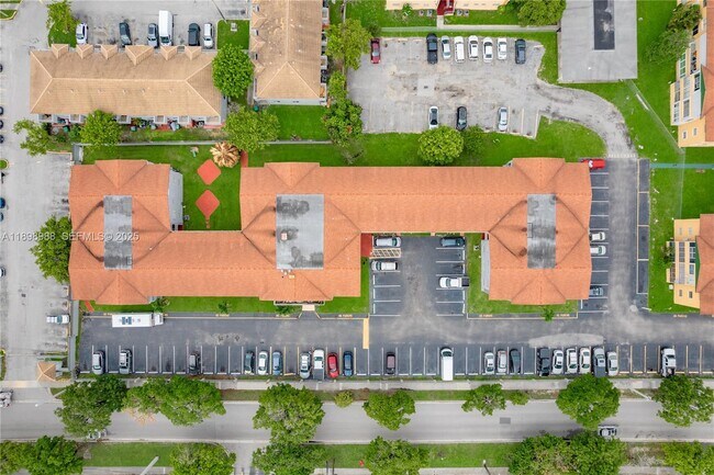 Building Photo - 120 Royal Palm Rd