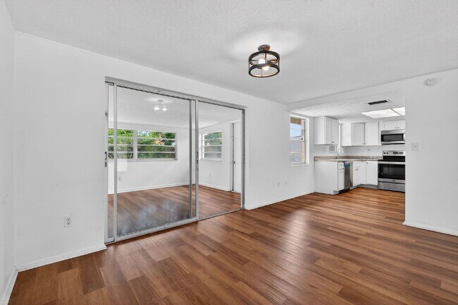 Building Photo - Beautiful 2 Bedroom, 2 Bathroom, 1 Car Garage home for rent.