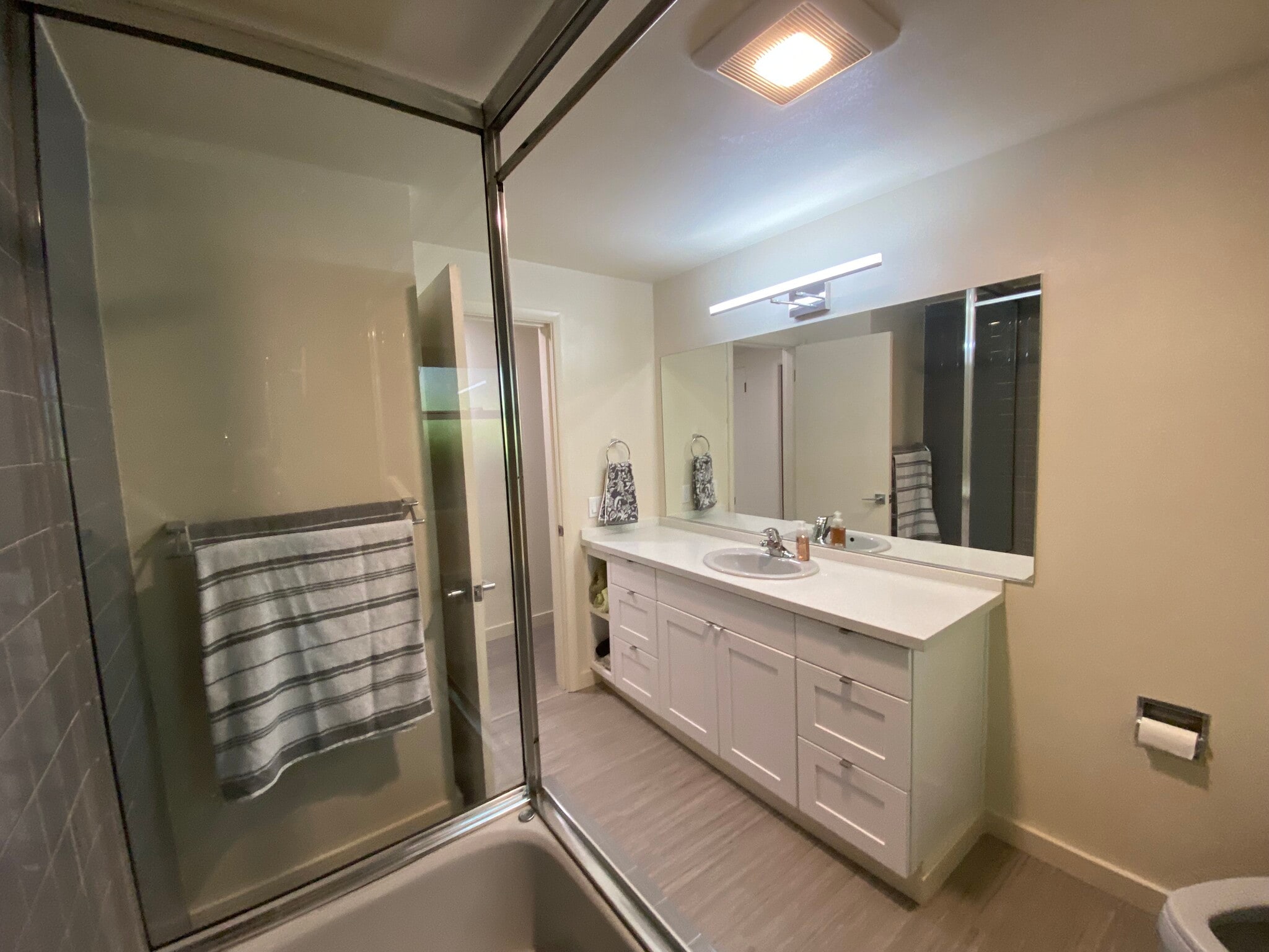 Bathroom 2 - 2733 Franklin Ave E