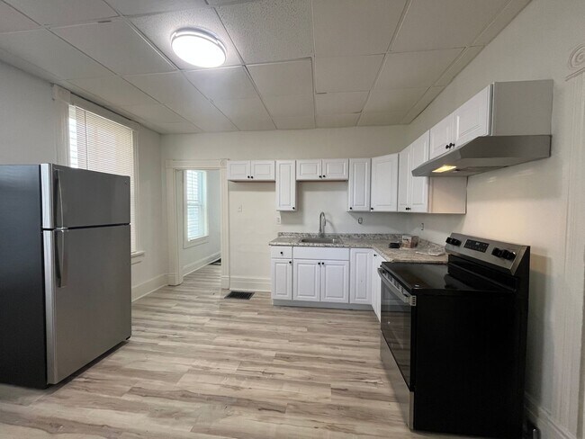 Building Photo - 4 bedroom 1 bath