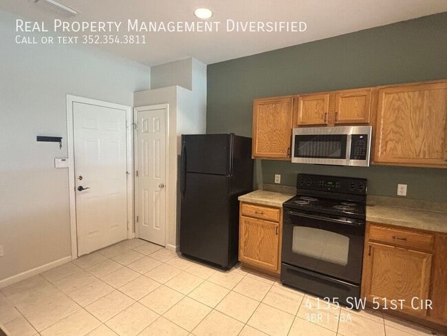 Building Photo - 4135 SW 51st Cir