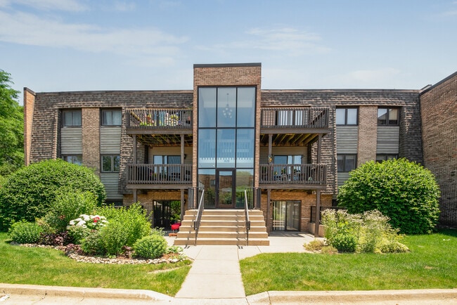Primary Photo - 1420 Stonebridge Cir