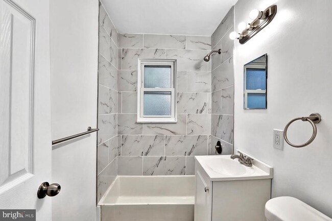 Building Photo - 331 Oakland St