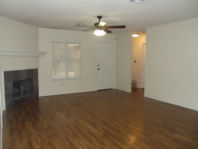 Building Photo - Three Bedroom in South Lubbock