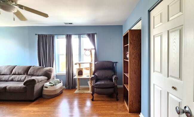 Building Photo - 301 Wedgewood Cir