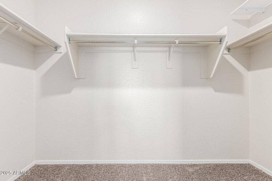 Building Photo - 1016 W Beacon Dr