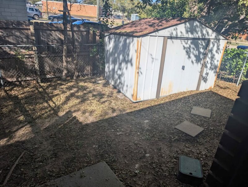 Building Photo - 203 W Reagan Ave