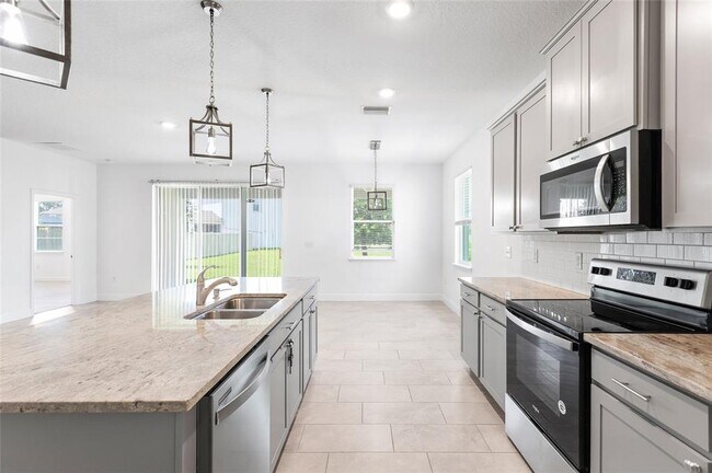 Building Photo - 33034 Sand Creek Dr