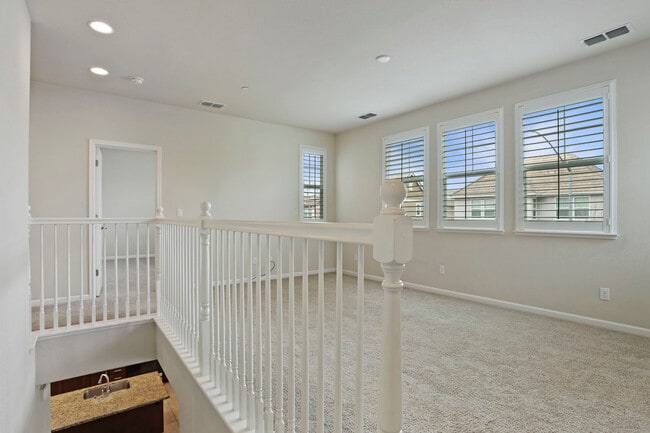 Building Photo - 3920 Purple Finch Ln
