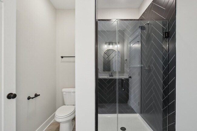 Building Photo - 341 Archwood Dr