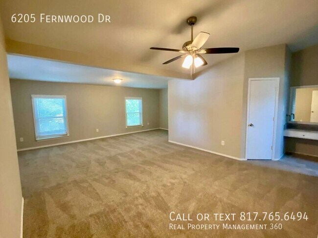 Building Photo - 6205 Fernwood Dr