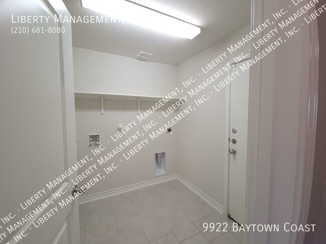 Building Photo - Charming One- Story Home On a GREENBELT LO...