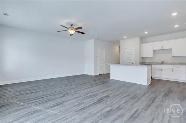 Building Photo - $500 OFF FIRST FULL MONTHS RENT WITH MOVE IN BEFORE February 15th 2026-Townhome conveniently loca...