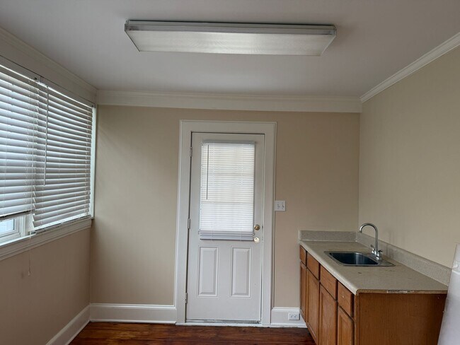 Building Photo - Lexington Office Space