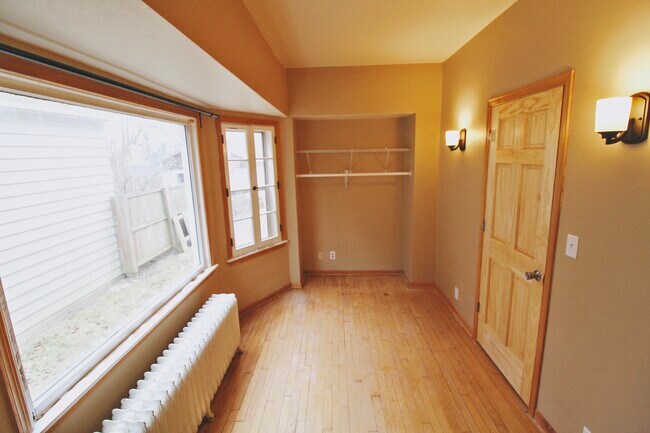 Building Photo - 2927 N Newhall St