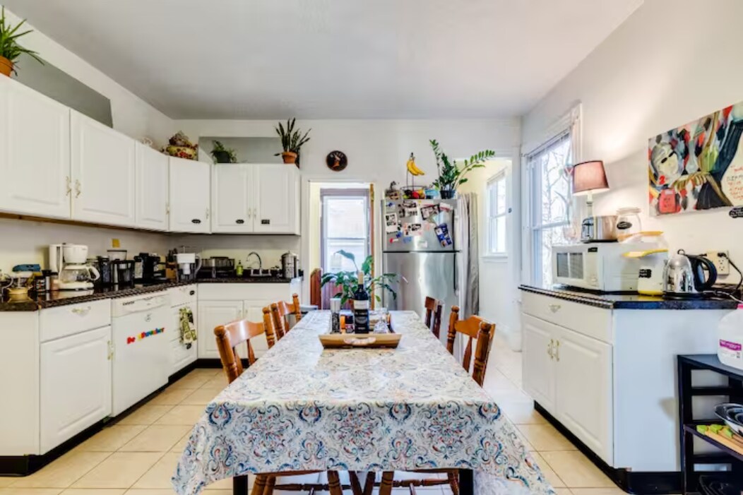 Kitchen - 170 Mansfield St