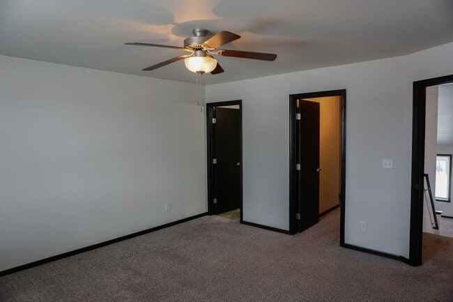 Building Photo - 3 Bed 3 Bath Twin Home