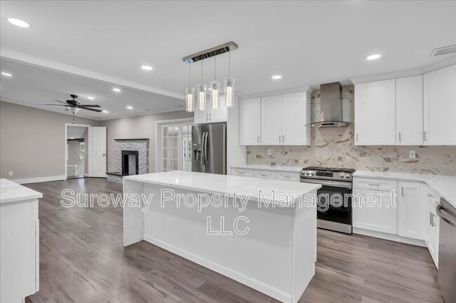 Building Photo - 2480 Monmouth Rd