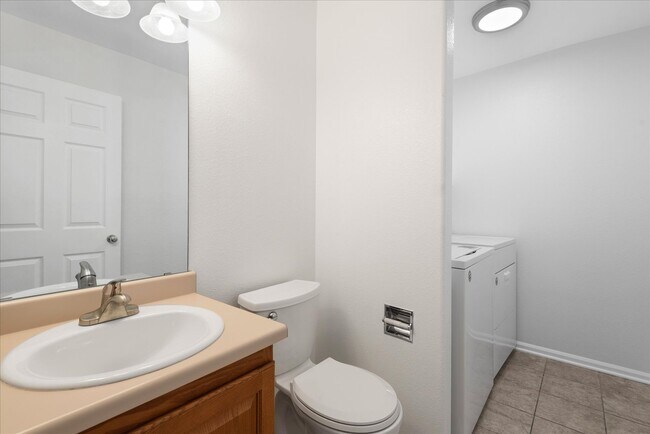 Building Photo - 9320 Cove Creek Dr