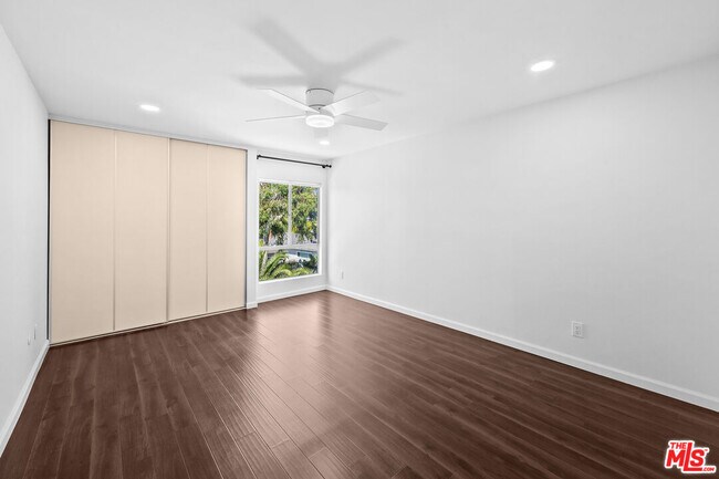 Building Photo - 4900 Overland Ave