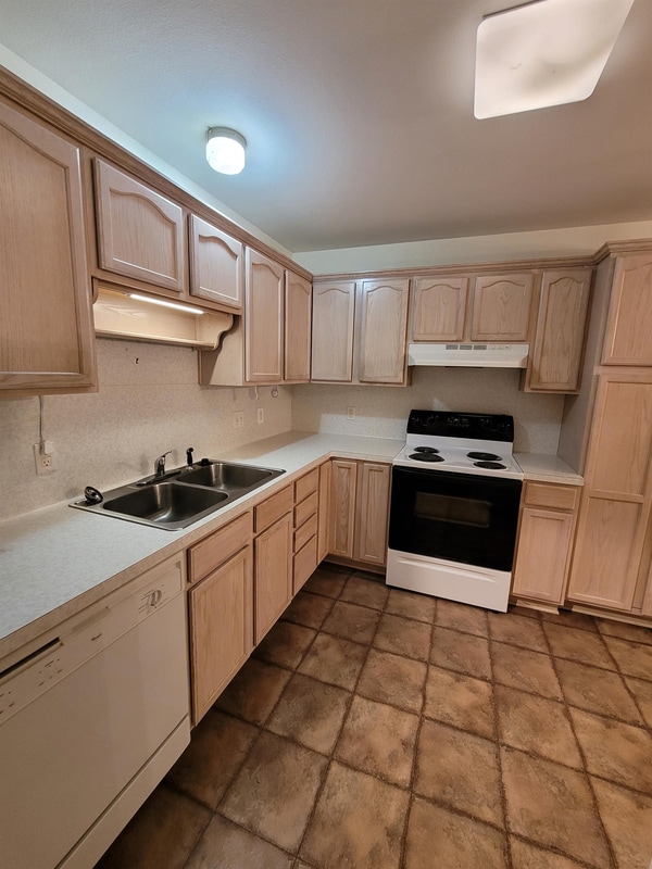 Building Photo - 640 Canada St