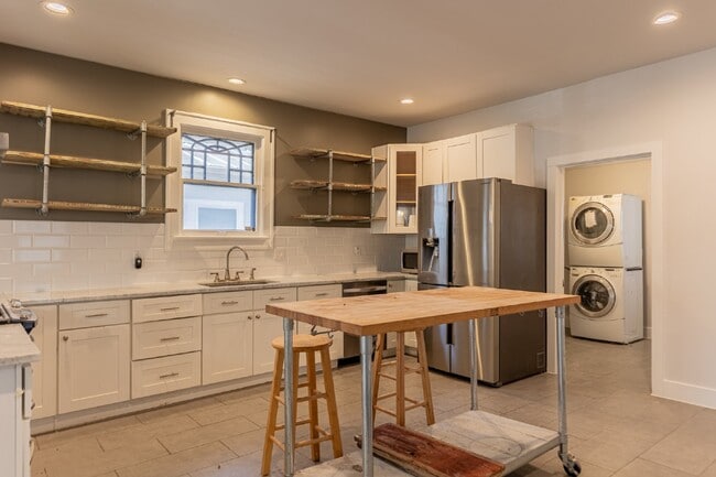 Building Photo - 209 Carolina St